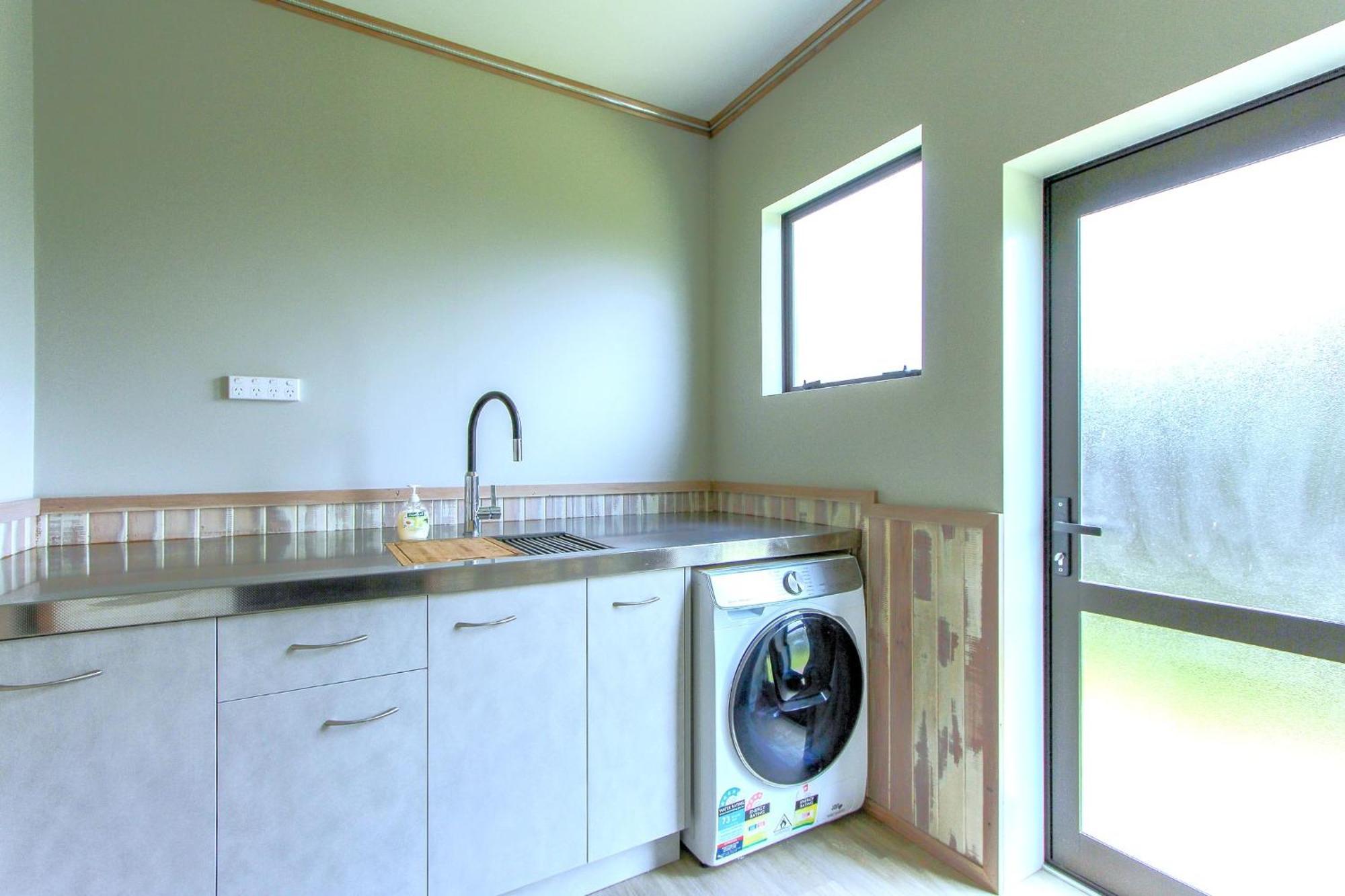 Spacious Retreat With Mountain View โรโตรัว ภายนอก รูปภาพ