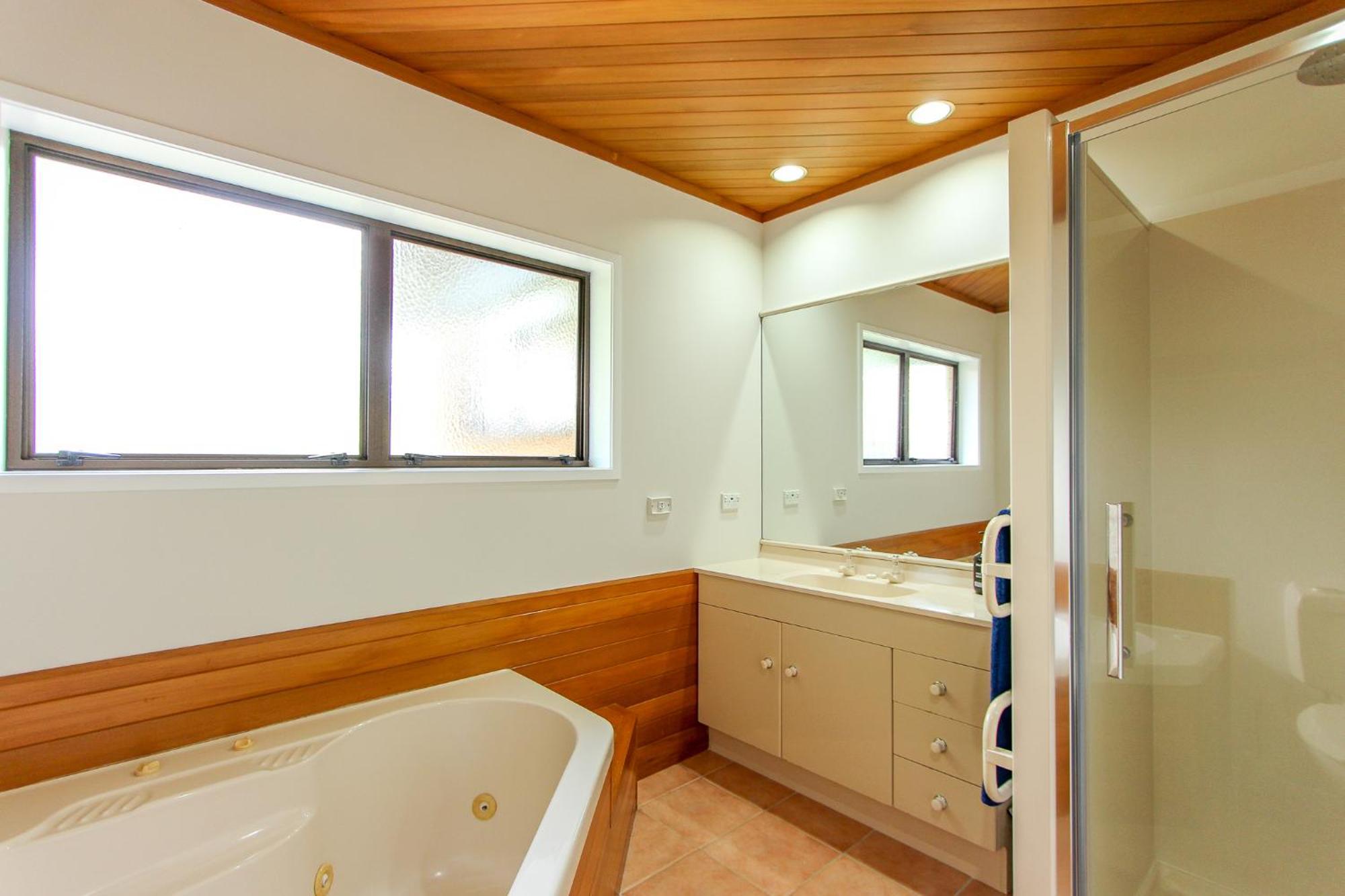 Spacious Retreat With Mountain View โรโตรัว ภายนอก รูปภาพ