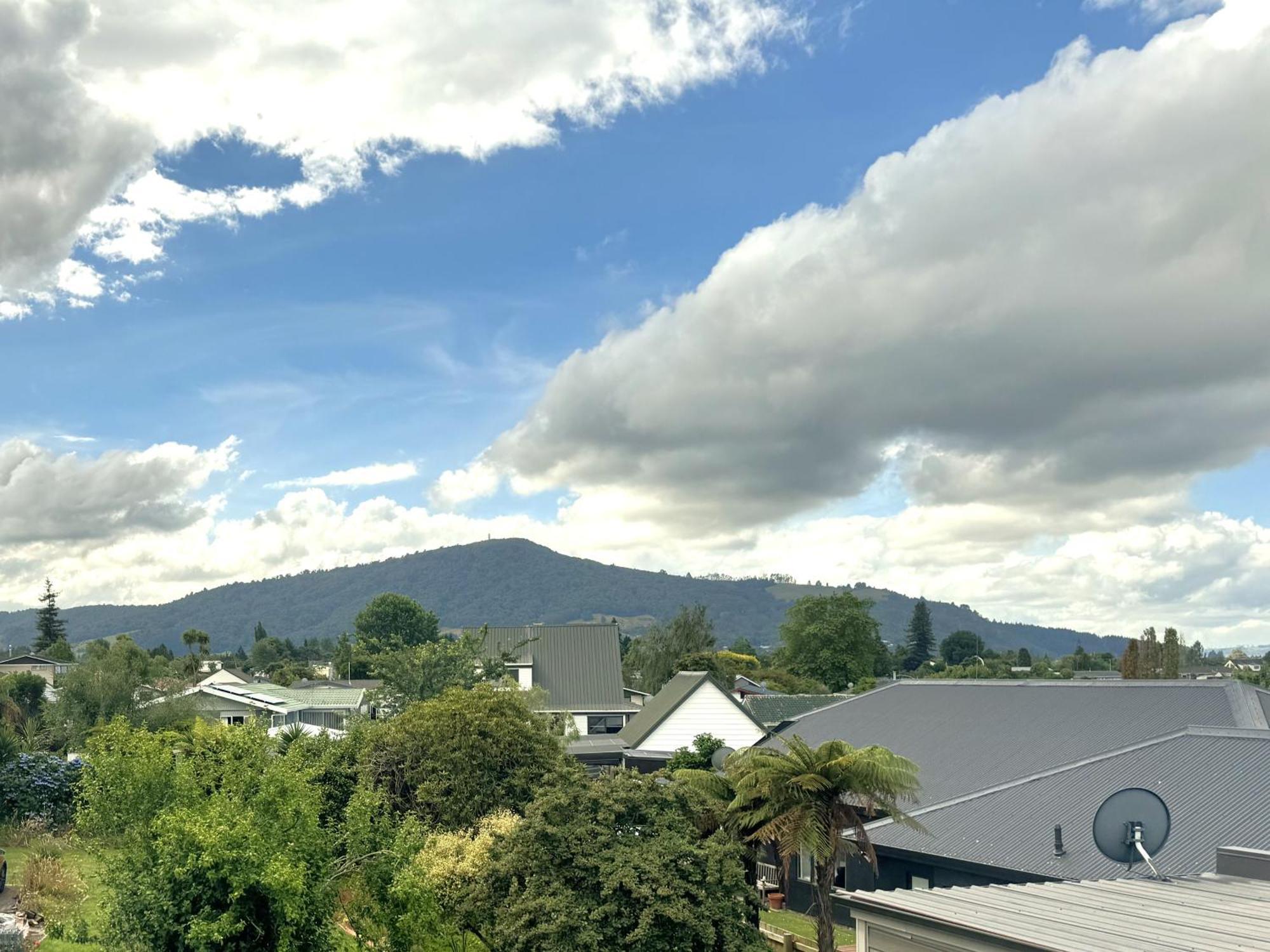 Spacious Retreat With Mountain View โรโตรัว ภายนอก รูปภาพ