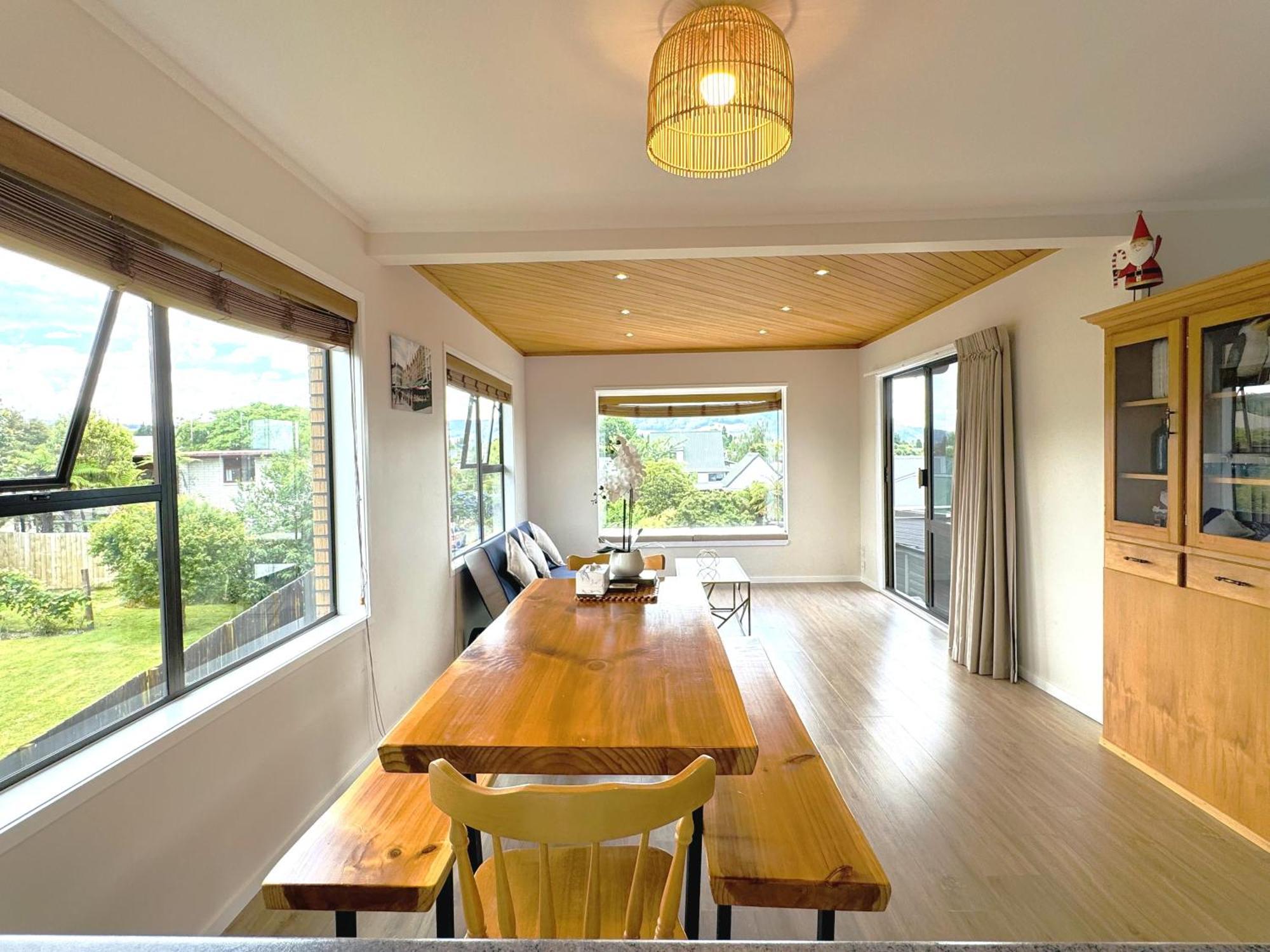 Spacious Retreat With Mountain View โรโตรัว ภายนอก รูปภาพ